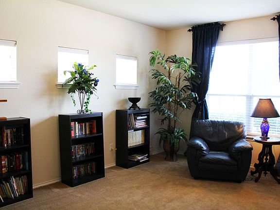 5th image of 4509 Dennis Ln