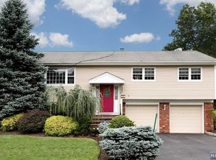 8 Ruckner Rd, Westwood, NJ 07675