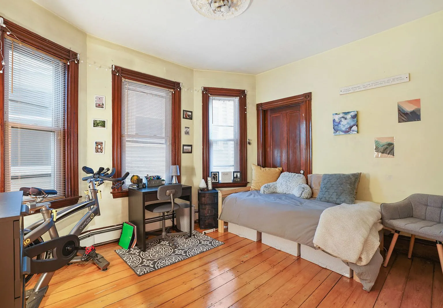 3 bed, 9999 sqft, $4,700 — Photo 2