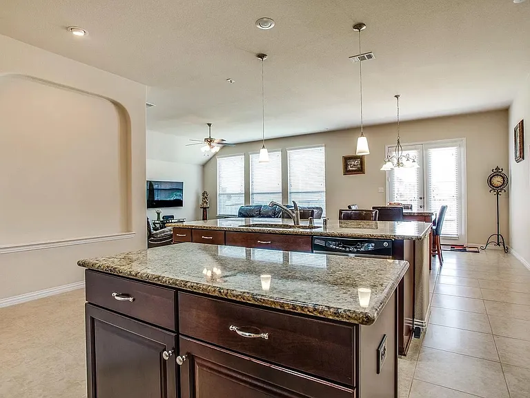 7772 Ivanhoe Dr — Photo 9