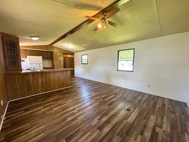 225 Community Dr #9 — Photo 5