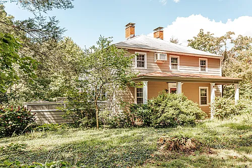 860 Elizabeth Ln Photo 1