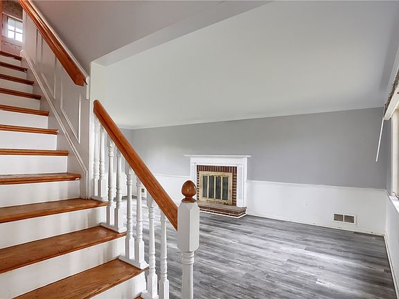 3rd image of 106 Hershey Dr