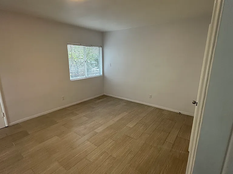 1937 Vista Del Mar St #4 — Photo 2
