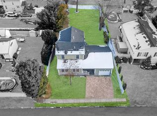 45 Ash St, Lindenhurst, NY 11757