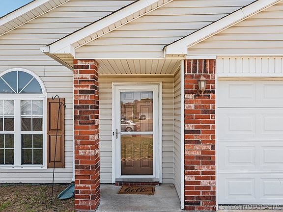 2nd image of 2106 Greenbrier Ct