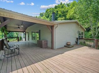 909 Tadpole Run Rd, Belpre, OH 45714