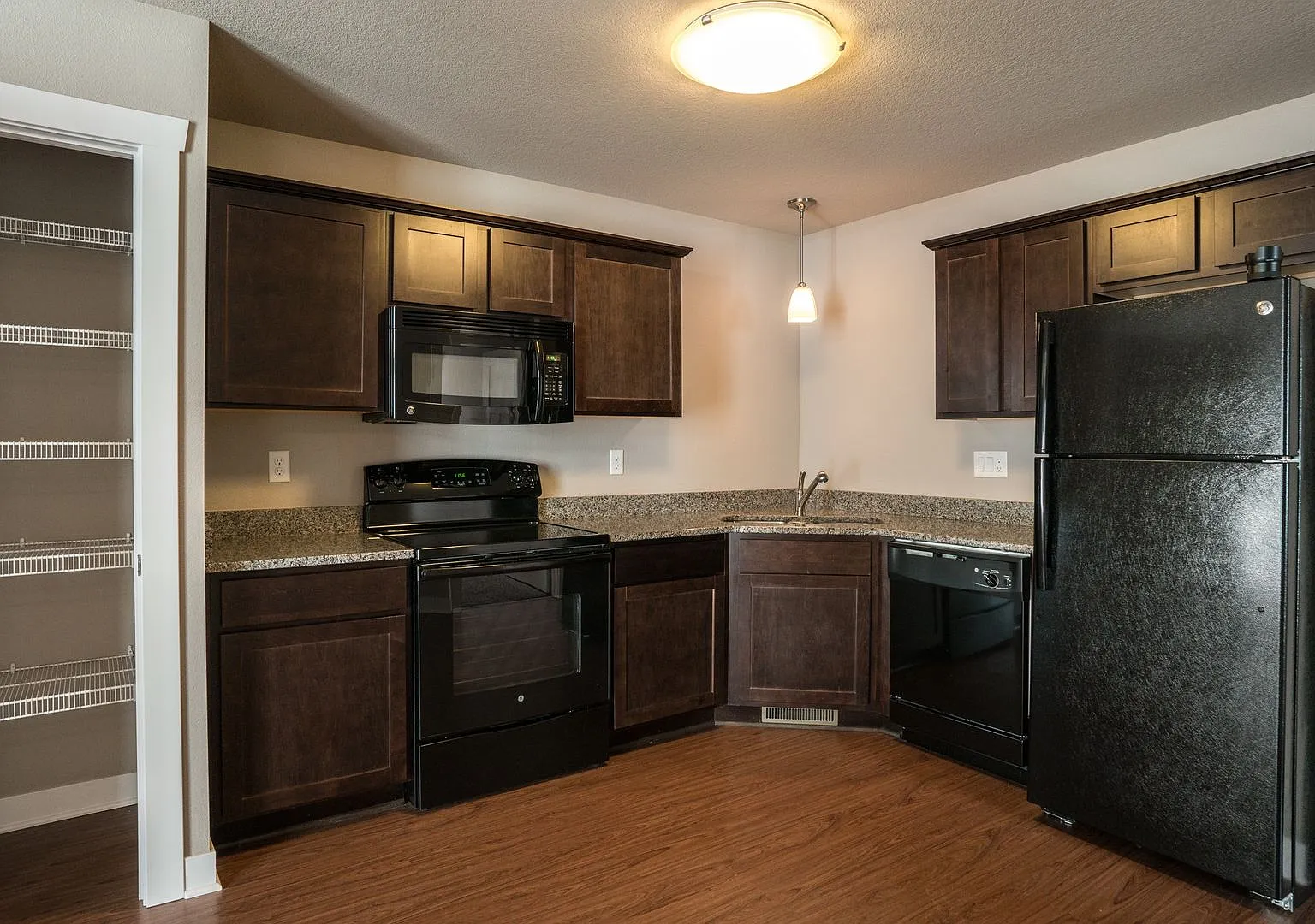 Ironwood Glen Townhomes — Photo 4