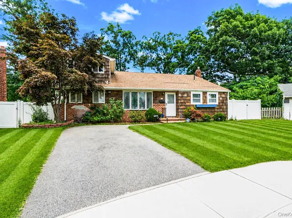 2275 Hynes Place, Bellmore, NY 11710