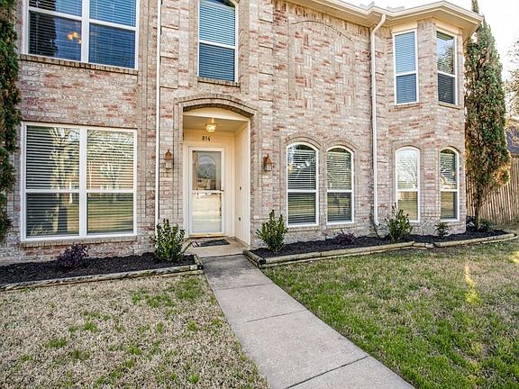 3rd image of 814 Forest Edge Ln