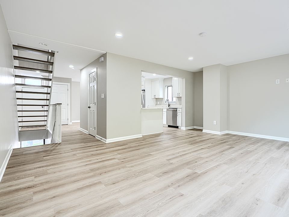 Living & Kitchen Area