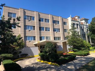 7334 N Ridge Blvd APT 203, Chicago, IL 60645