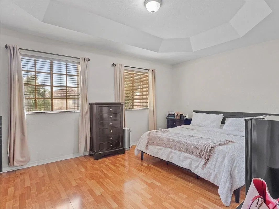 4 bed, 3.5 bath, 2341 sqft, $4,500 — Photo 3