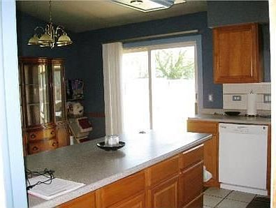 4th image of 8128 Park Crest Dr
