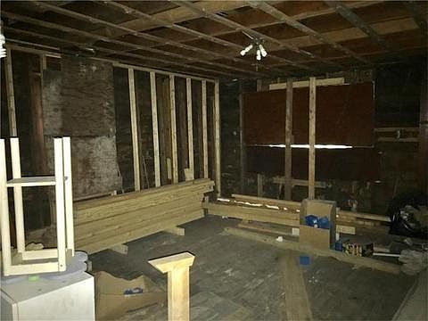 2nd image of 1625 E Harbor Rd