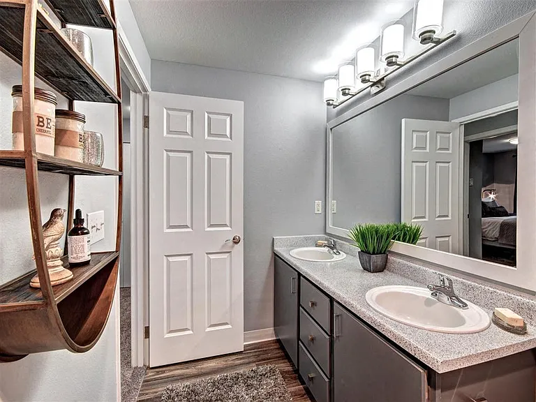 Deer Creek Apartments — Photo 17