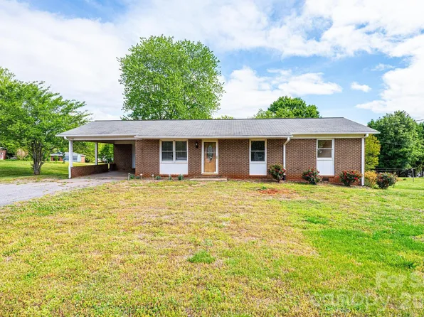 3886 Clay St, Claremont, NC 28610