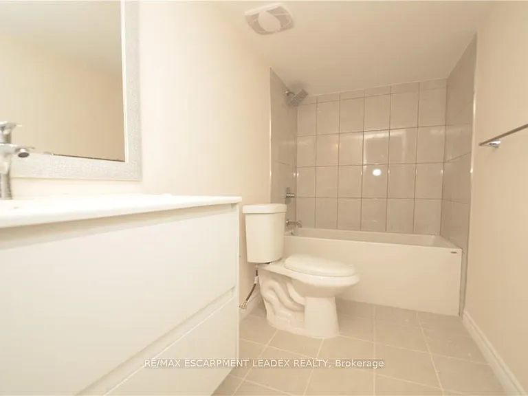4 Findlay Dr #B — Photo 13