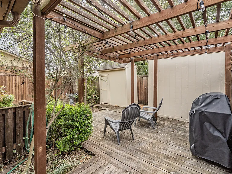 8901 Thompson Cir — Photo 45