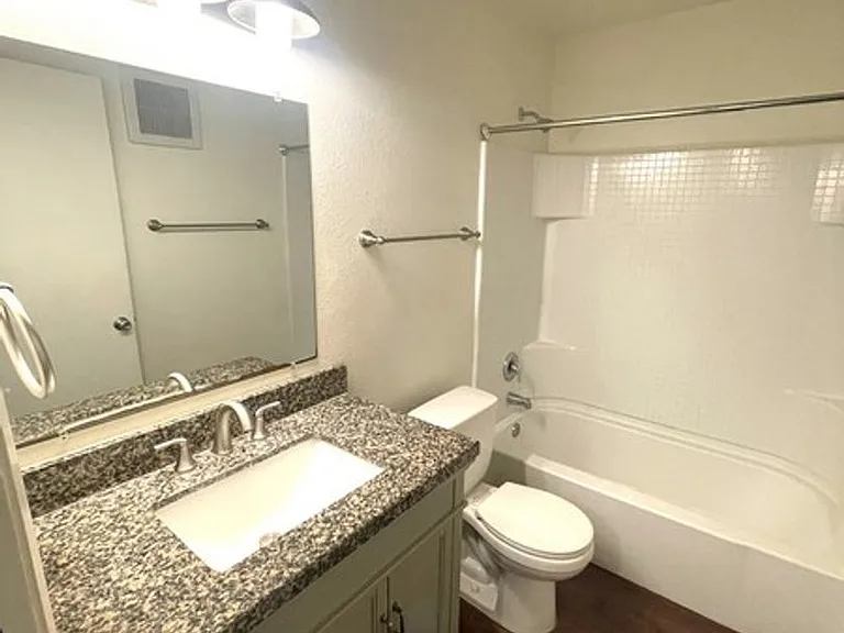 202 W Sheila Ln #1 — Photo 5