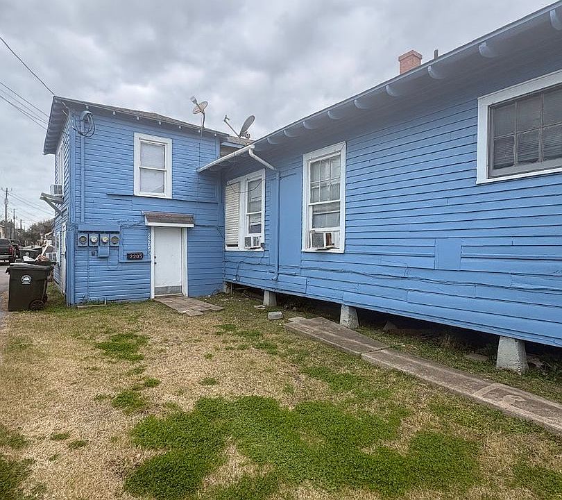 1st image of 2205 33rd St