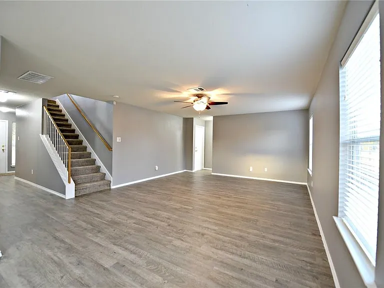 802 Rubles Ct — Photo 4