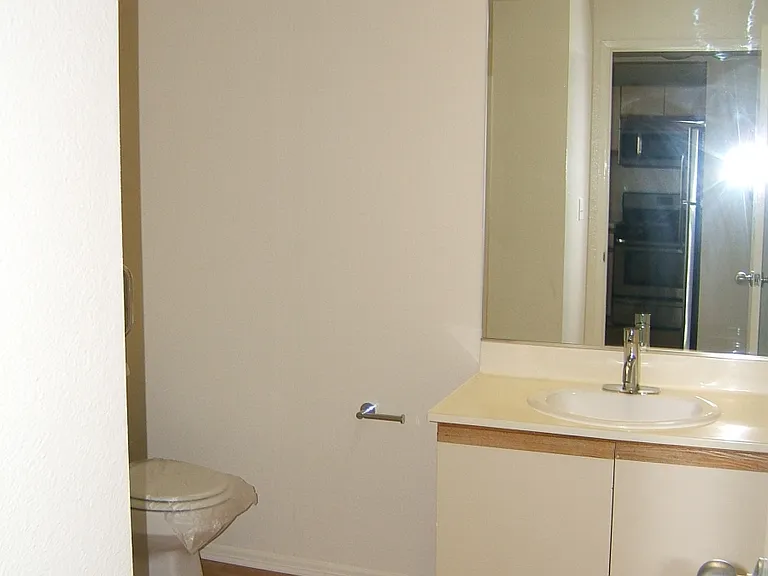 924 3rd St #302 — Photo 7