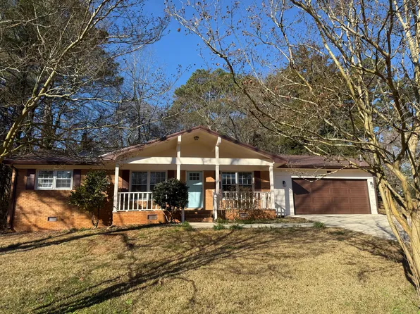 1404 Green Meadow Rd, Anniston, AL 36207