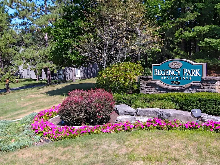 Regency Park — Photo 29