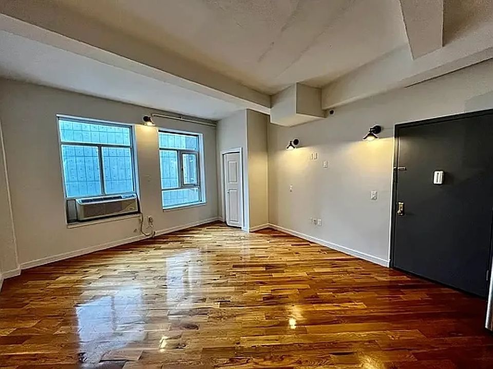 1st image of 29-28 41st Ave #1110