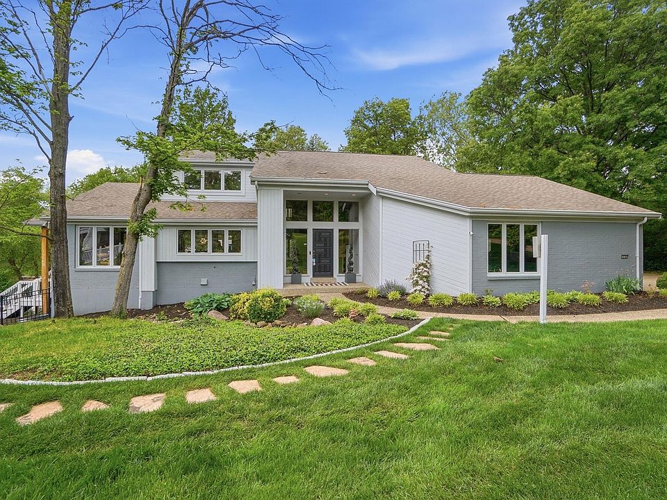 1st image of 878 Squire Oaks Dr