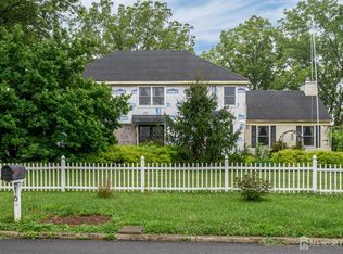 16 Pinewood Ln, Washington, NJ 07882