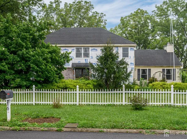 16 Pinewood Ln, Washington, NJ 07882