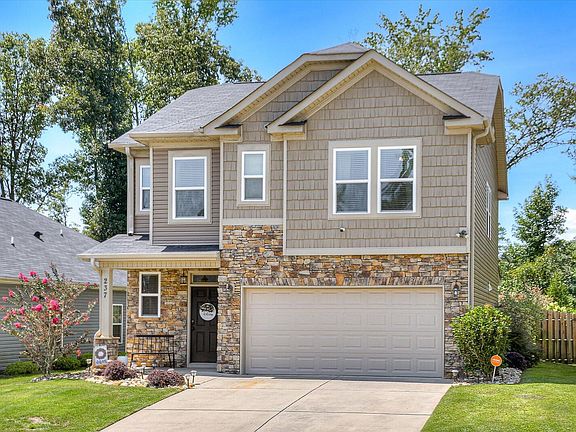 3rd image of 237 Caroleton Drive