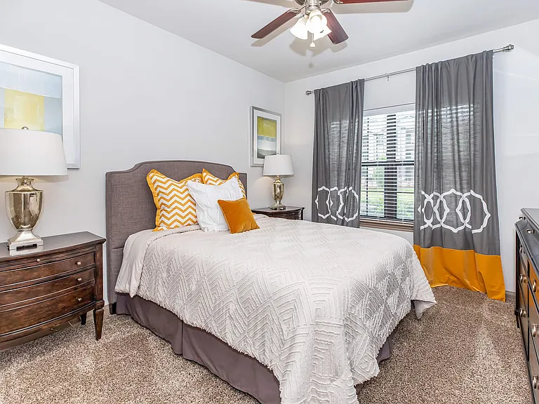 Willow Creek Apartments — Photo 33