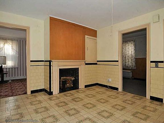 5th image of 147 Delaine St