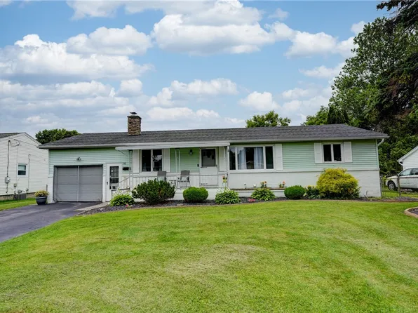 92 Harmony Dr, Rochester, NY 14626