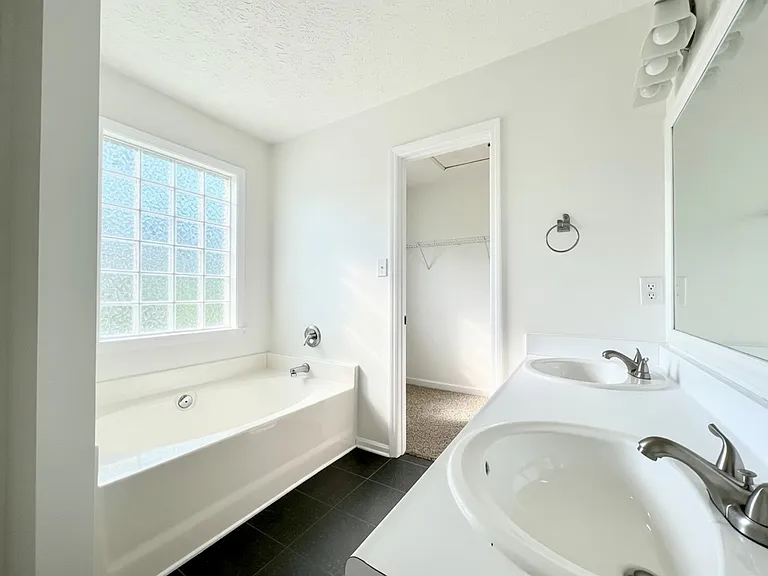 257 Lakeside Ln — Photo 17