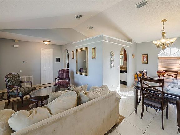 5th image of 728 Harland Ct