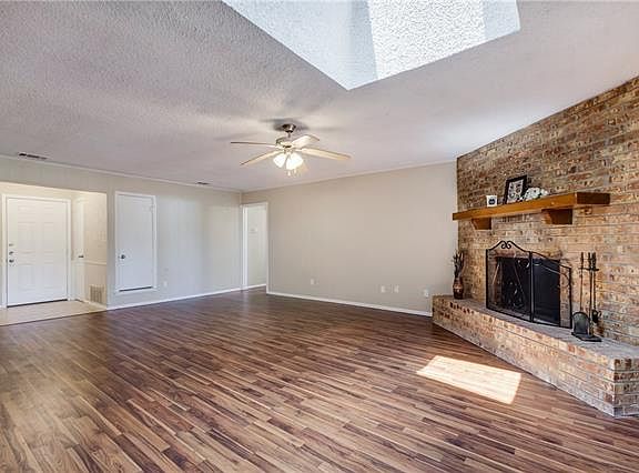 4th image of 5706 Crestwood Cir E