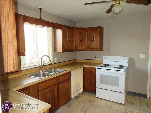 5th image of 1009 N Cherry St