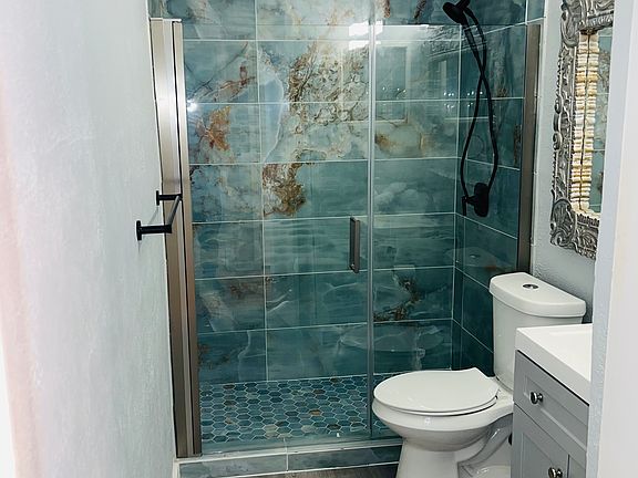 Luxury Spa Shower & Beautiful Bathroom!