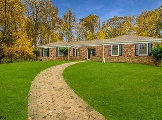 11 Farm Rd, Chester, NJ 07930