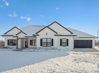 9243 Feather Ridge Pass, Cedar Rapids, IA 52411