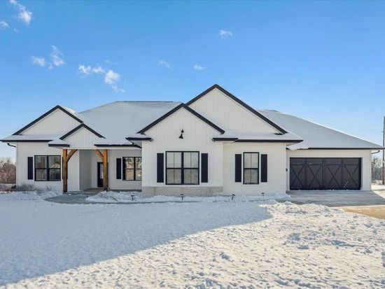 9243 Feather Ridge Pass, Cedar Rapids, IA 52411