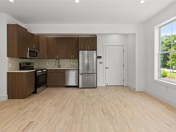 4th image of 385 Kear St #2A