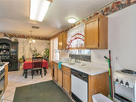 5th image of 1512 Arlington Heights St
