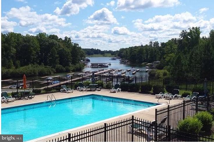 1st image of 285 Lake Forest Dr