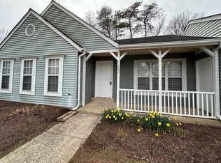 202 Trail Ridge Ct, Sterling, VA 20164