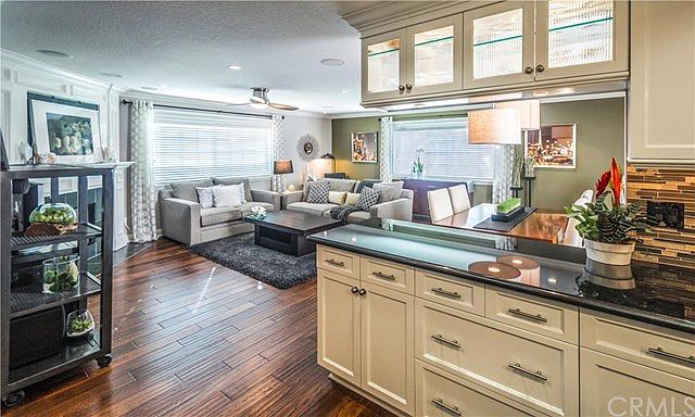 1st image of 715.5 Orchid Ave